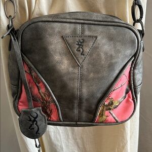 BROWNING IVY CAMOUFLAGE CONCEALED CARRY CROSSBODY HANDBAG GRAY/PINK